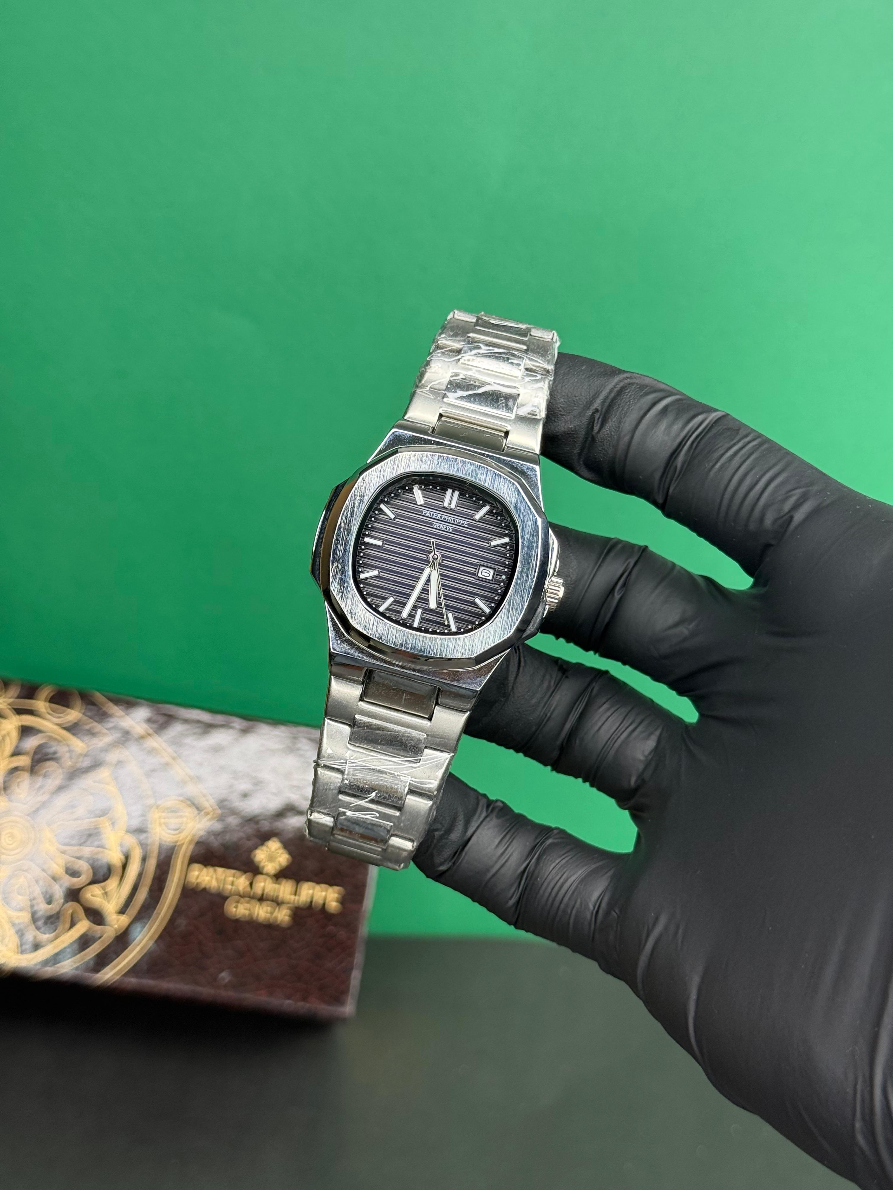 Patek Philippe | Black Dial – Classic