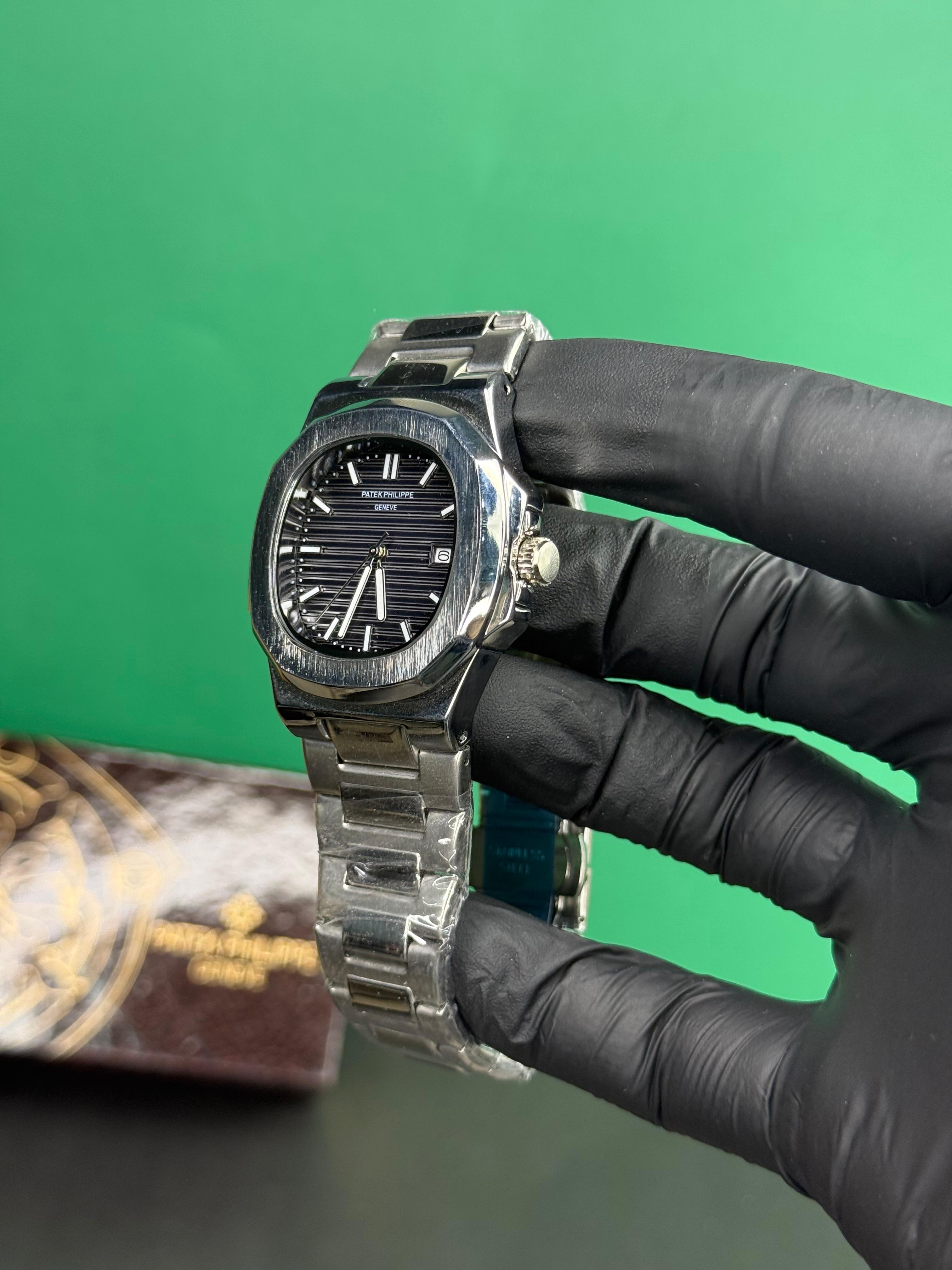 Patek Philippe | Black Dial – Classic