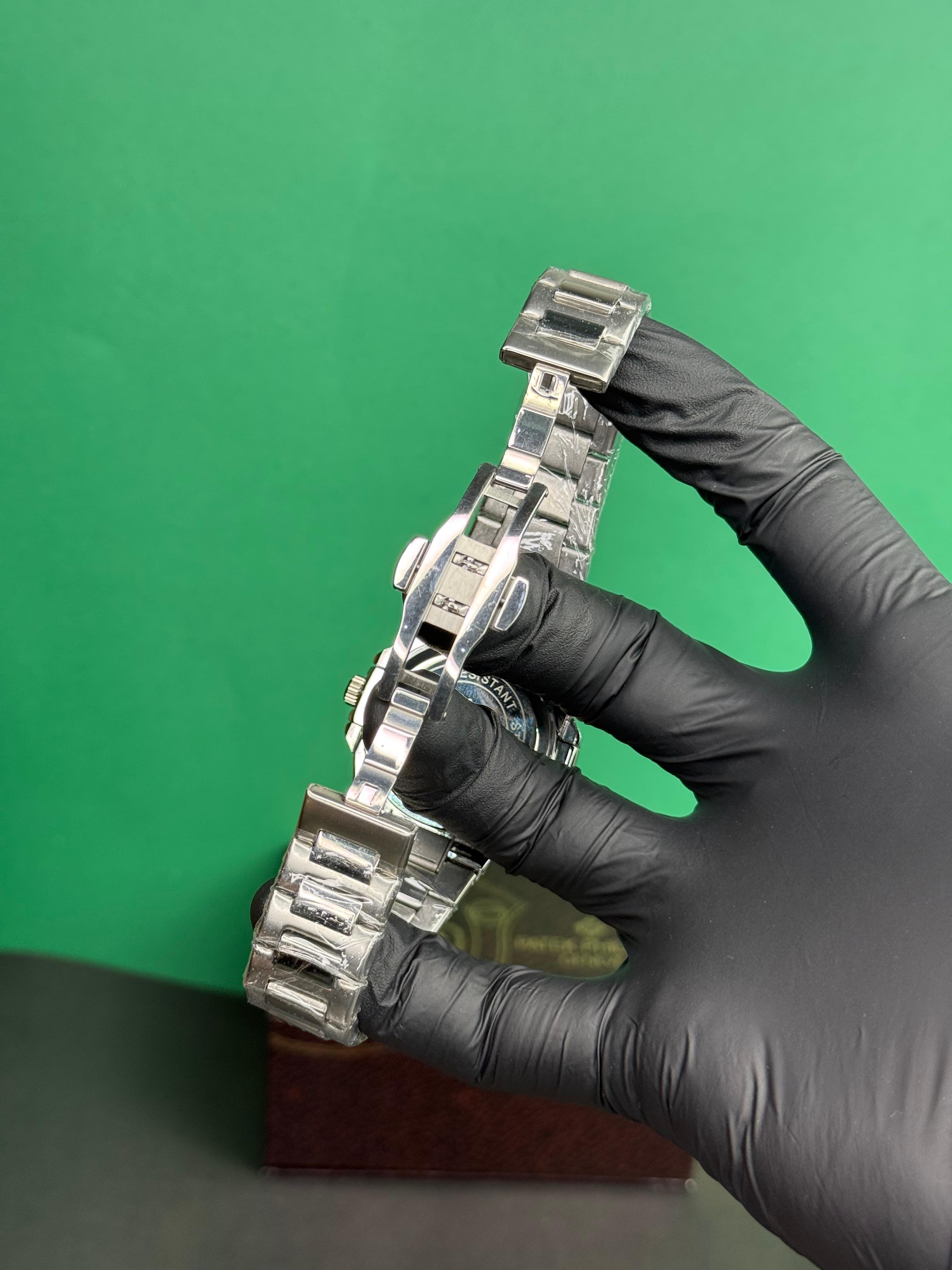 Patek Philippe | Silver Grey Dial – Classic