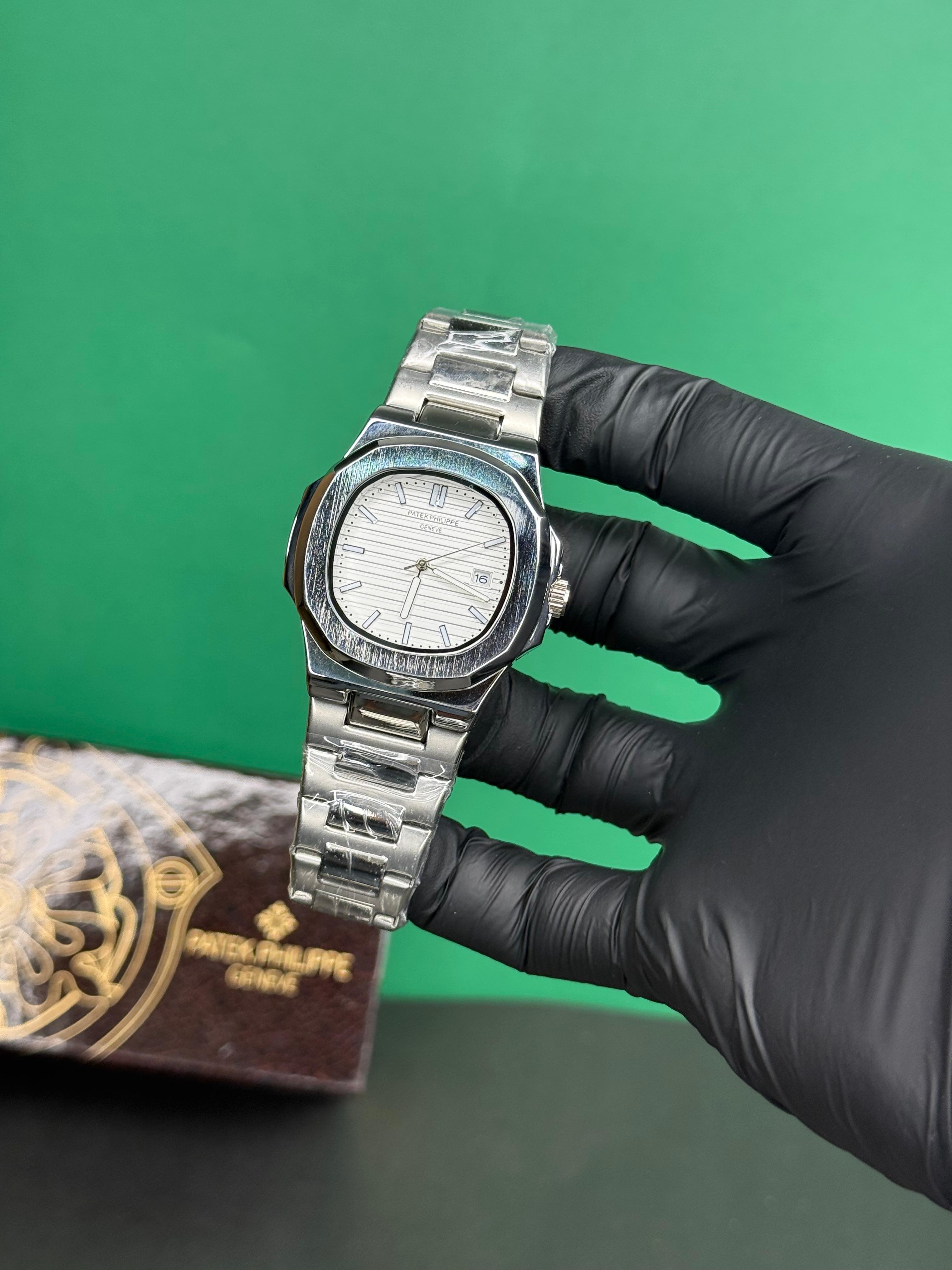 Patek Philippe | White Dial – Classic